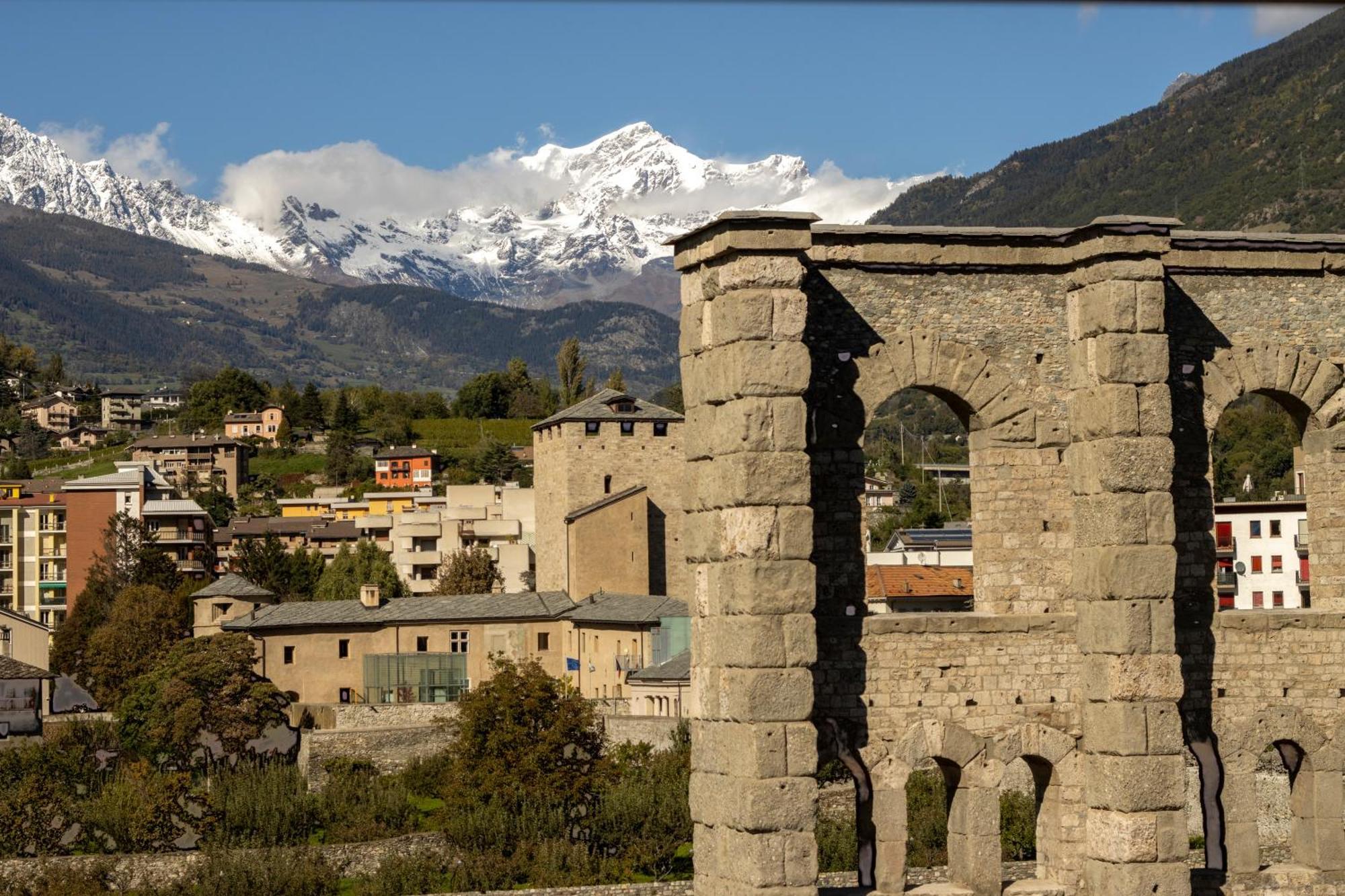 Aosta Con Vista - Appartamento In Centro Ngoại thất bức ảnh
